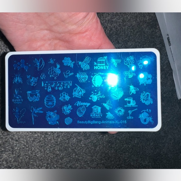 $5 BEE NAIL STAMPING PLATE. STAINLESS STEEL WITH PLASTIC BASE. NEW. $5 IF BUND - Picture 3 of 16